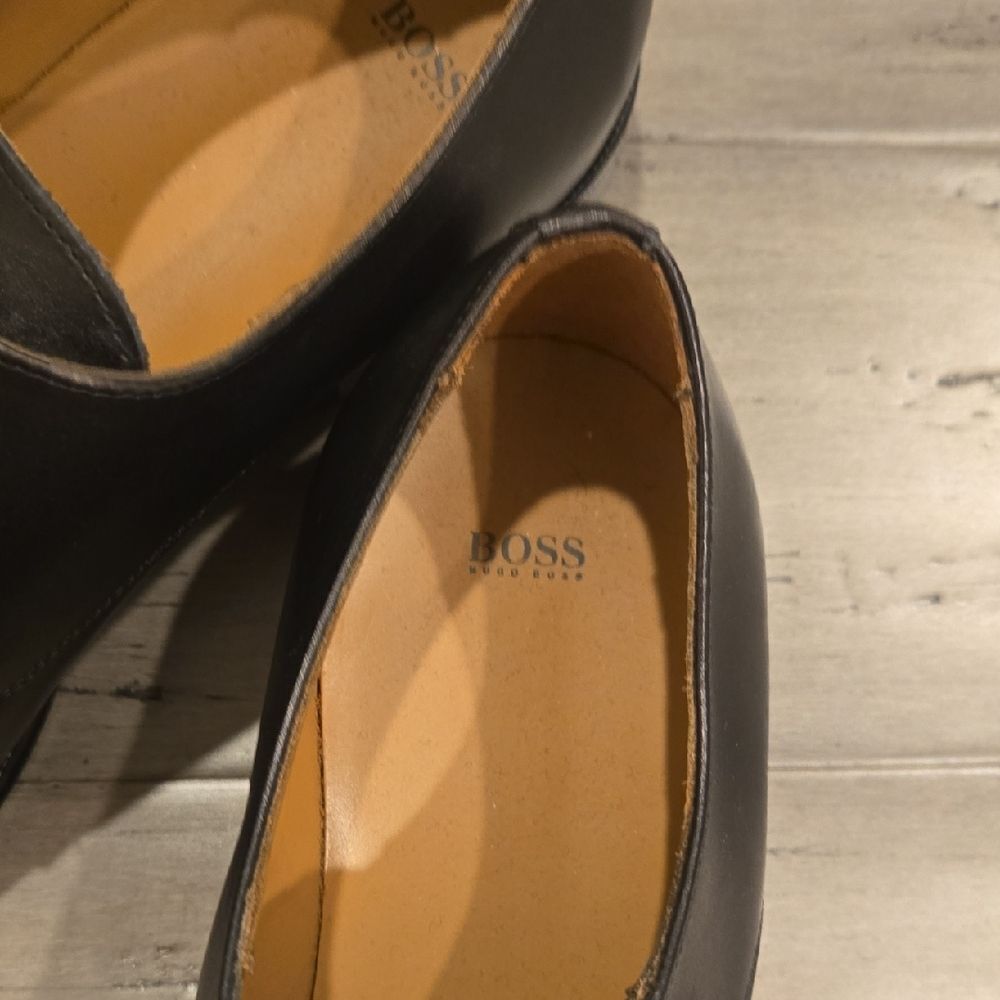 Boss Men's Classic Black Oxfords - Picture 2 of 4
